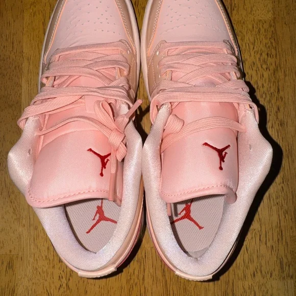 Jordan Low Valentine’s Day - Picture 3 of 4